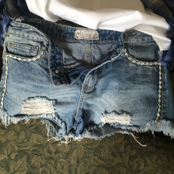 New Destroyed Cut Off Jeans Shorts Free People 26! - Picture 2 of 8